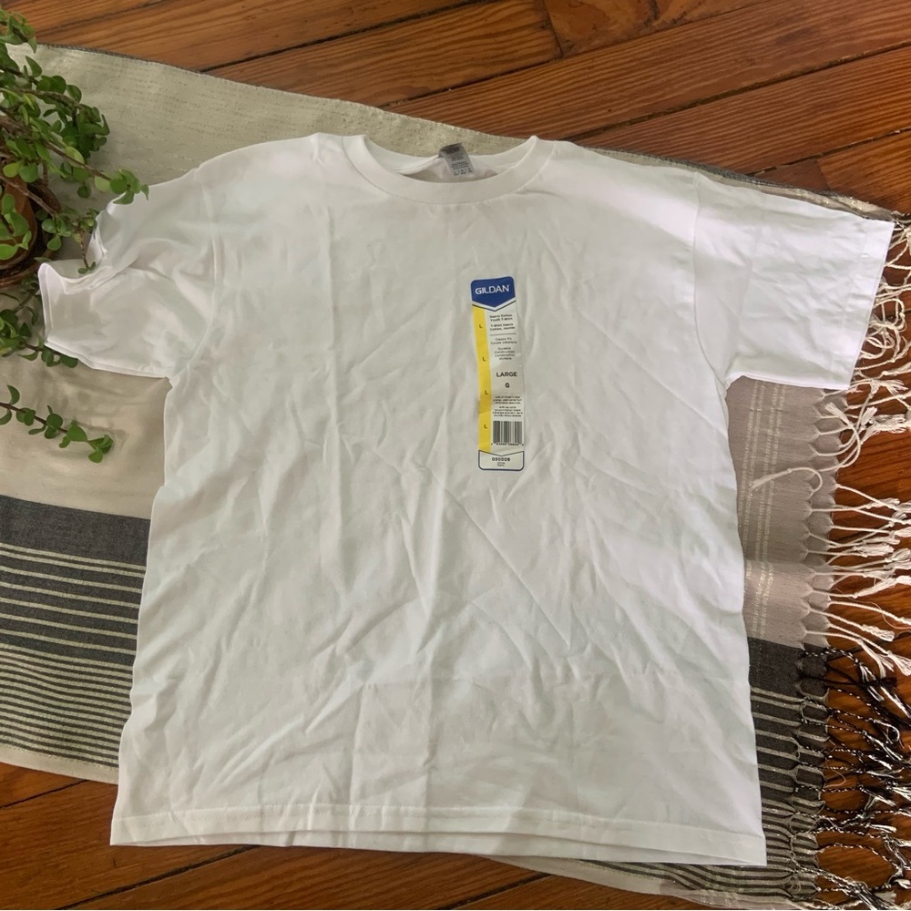 NWT Gildan Heavy Cotton Classic Fit White T Shirt